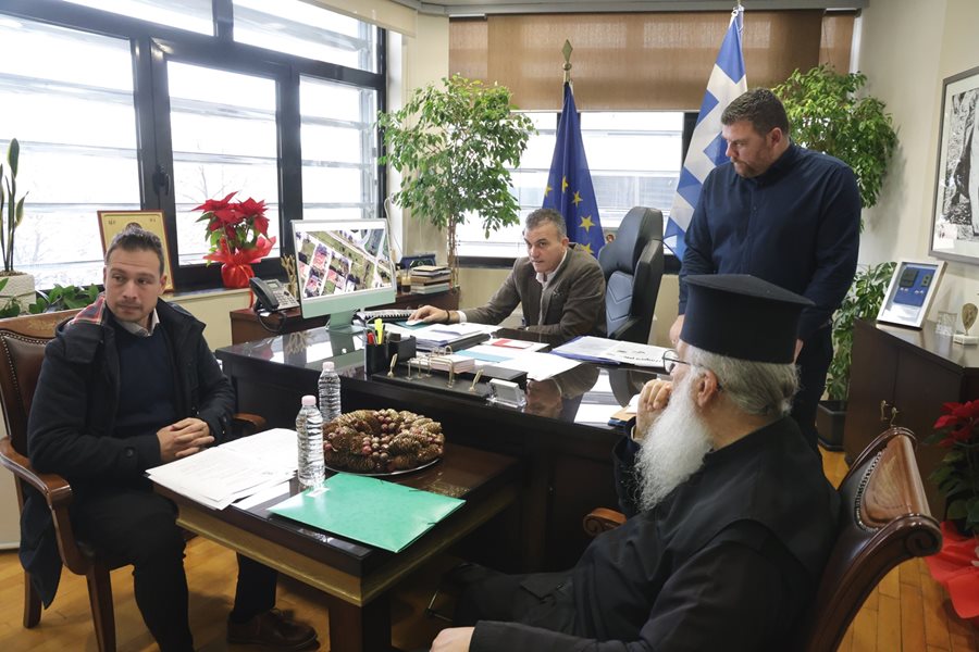 Στιγμιότυπο από την συνάντηση του Δημάρχου Λαρισαίων με κατοίκους της οδού Βόλου