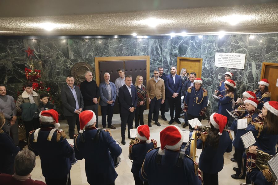 Στιγμιότυπο από τις επισκέψεις που πραγματοποιήθηκαν στο Δημαρχείο για τα κάλαντα
