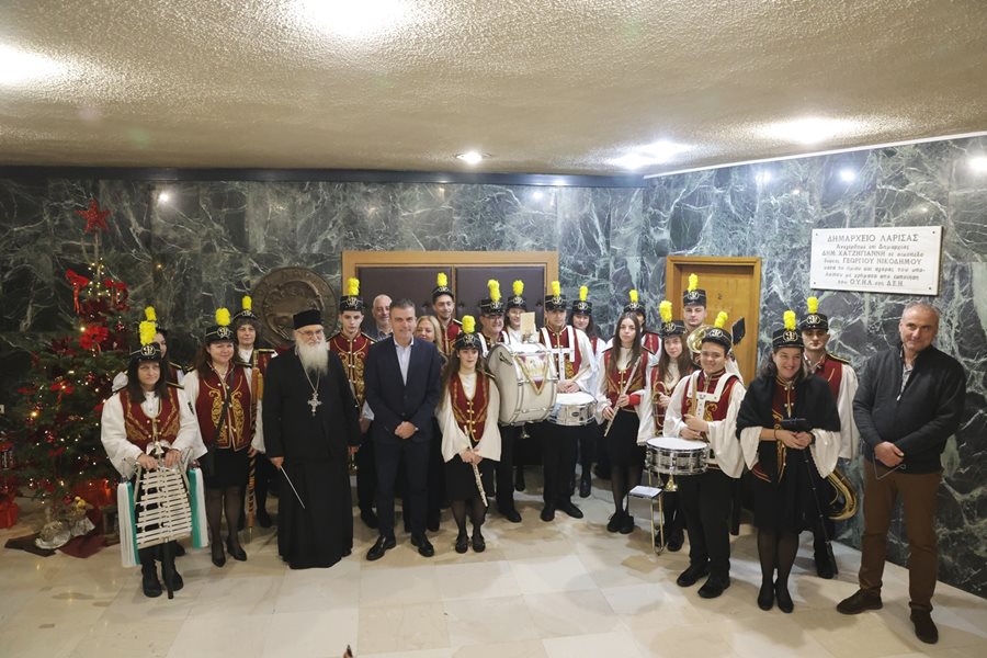 Στιγμιότυπο από τις επισκέψεις που πραγματοποιήθηκαν στο Δημαρχείο για τα κάλαντα