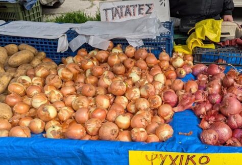 Πάγκος λαίκής με κρεμμύδια
