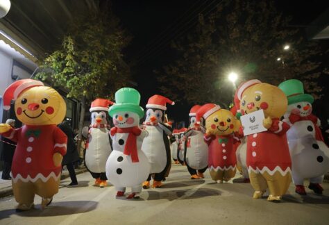 Παραμυθένια λάμψη, μουσική και μαγεία στην καρδιά της Λάρισας – Event της χρονιάς η Χριστουγεννιάτικη Παρέλαση του Δήμου Λαρισαίων