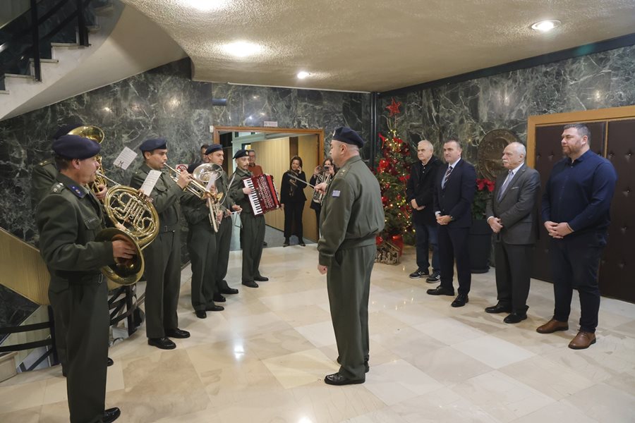 Στιγμιότυπο από τα Κάλαντα για την Πρωτοχρονιά