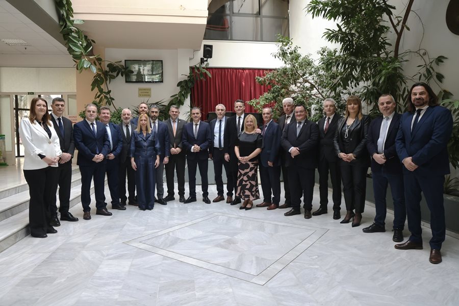 Στιγμιότυπο από την δεξίωση για την κοπή της πρωτοχρονιάτικης πίτας