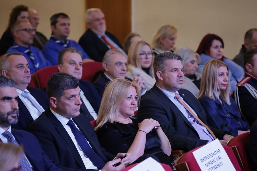 Στιγμιότυπο από την δεξίωση για την κοπή της πρωτοχρονιάτικης πίτας